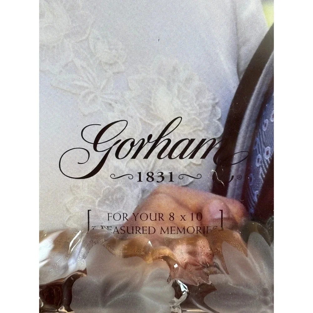 Gorham 1831 Crystal Picture Frame 8x10 Frosted Floral Daisy Scalloped Edge Clear